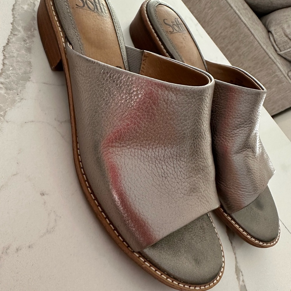 Sofft Women's Metallic Silver Mules